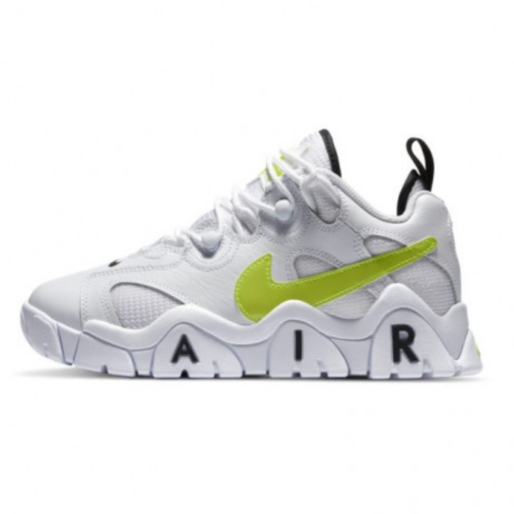 Nike Air Barrage Low in Neon